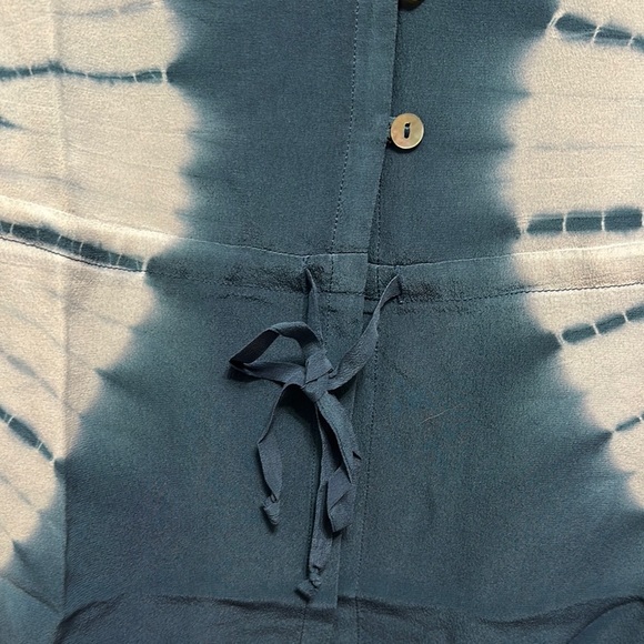 Chaser Flutter Sleeve Blue and White Blouse with Tie Front - Picture 3 of 6